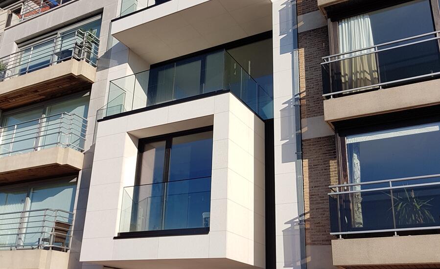 GEVELBEKLEDING IN NATUURSTEEN